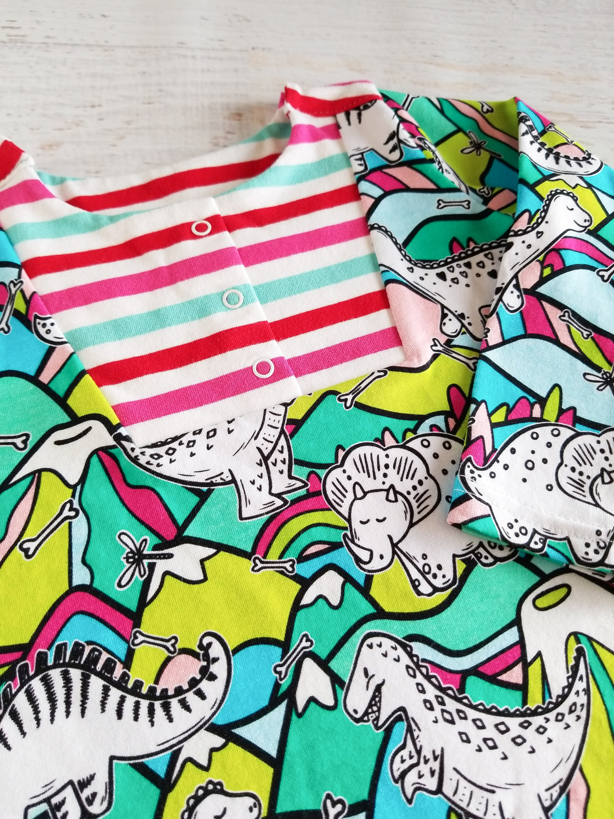 Long sleeve snap front tee, pink, dinos, 12-18m