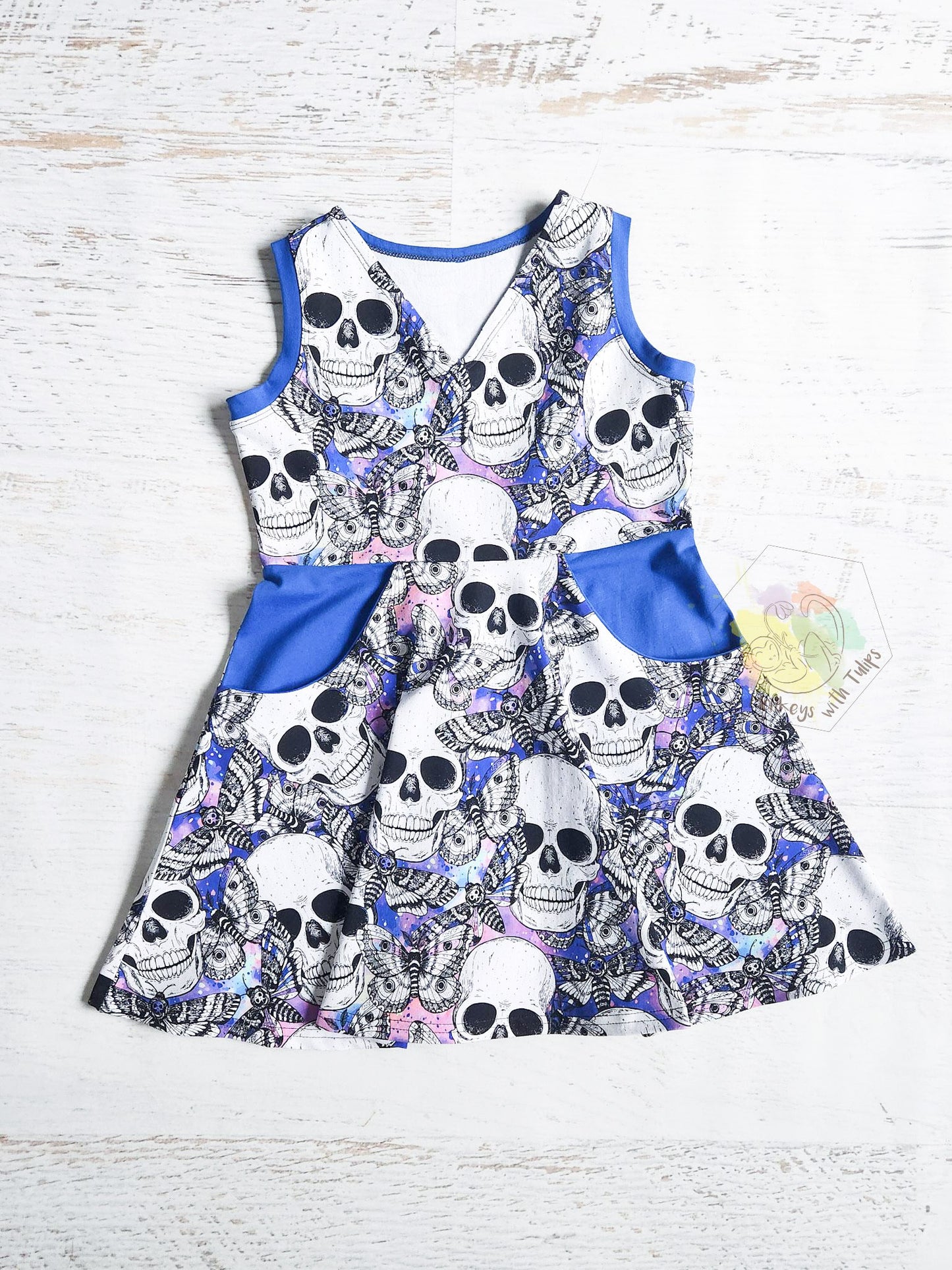 Spring skull v neck picnic dress, size 7