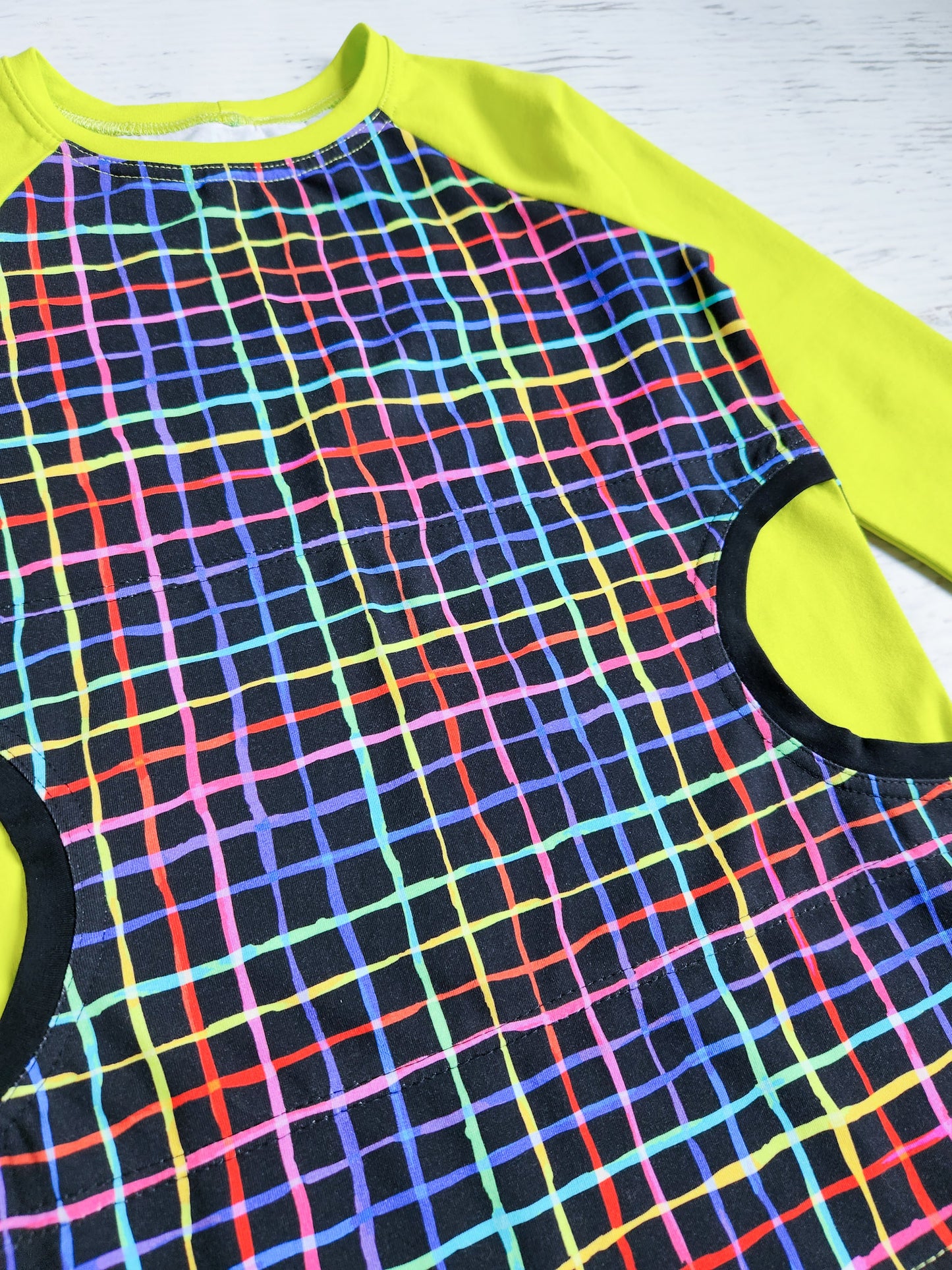 Neon watercolor grid raglan tee, sz 10/12 kids