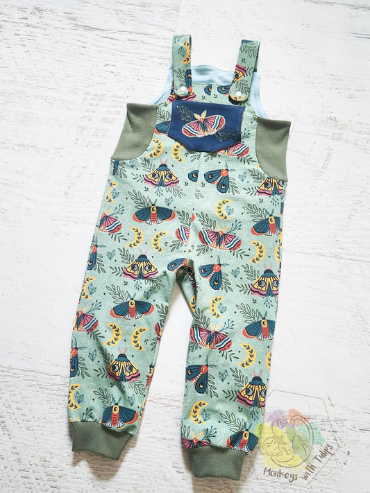 Comfortable knit overalls with moths, size