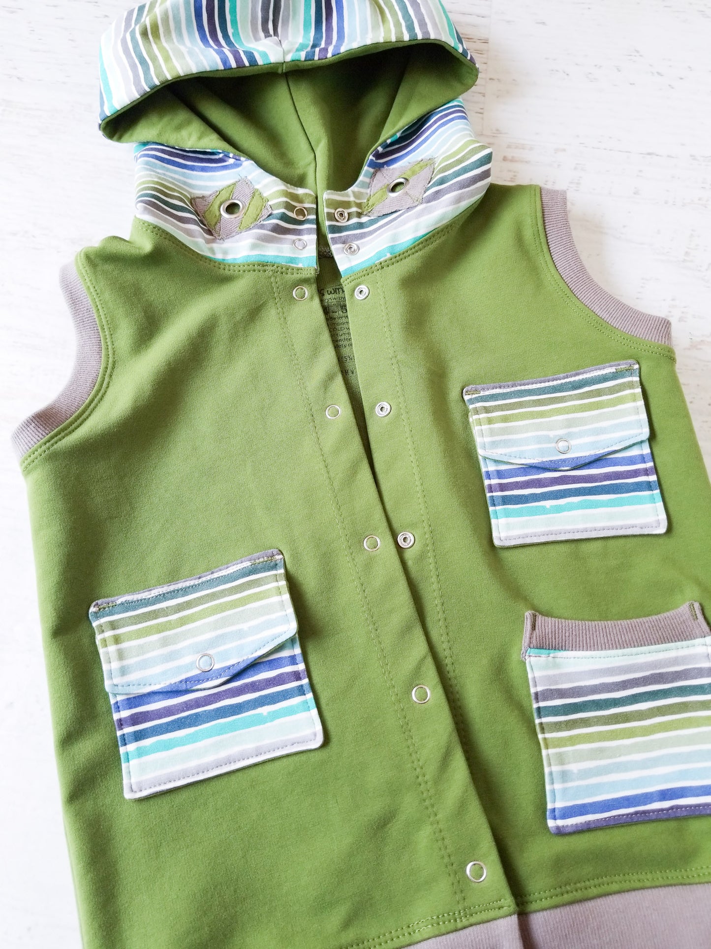 Cactus + cool stripes hooded layering vest, size 4/5t