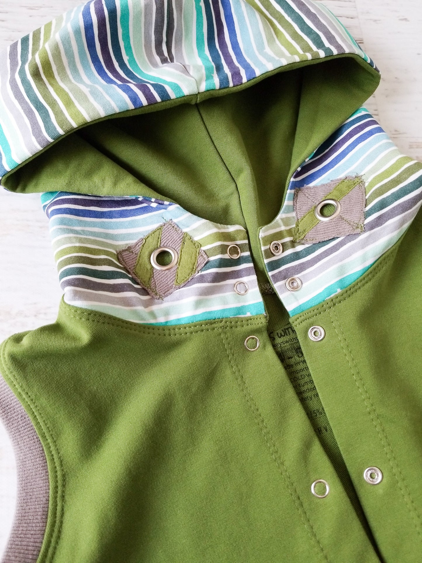 Cactus + cool stripes hooded layering vest, size 4/5t