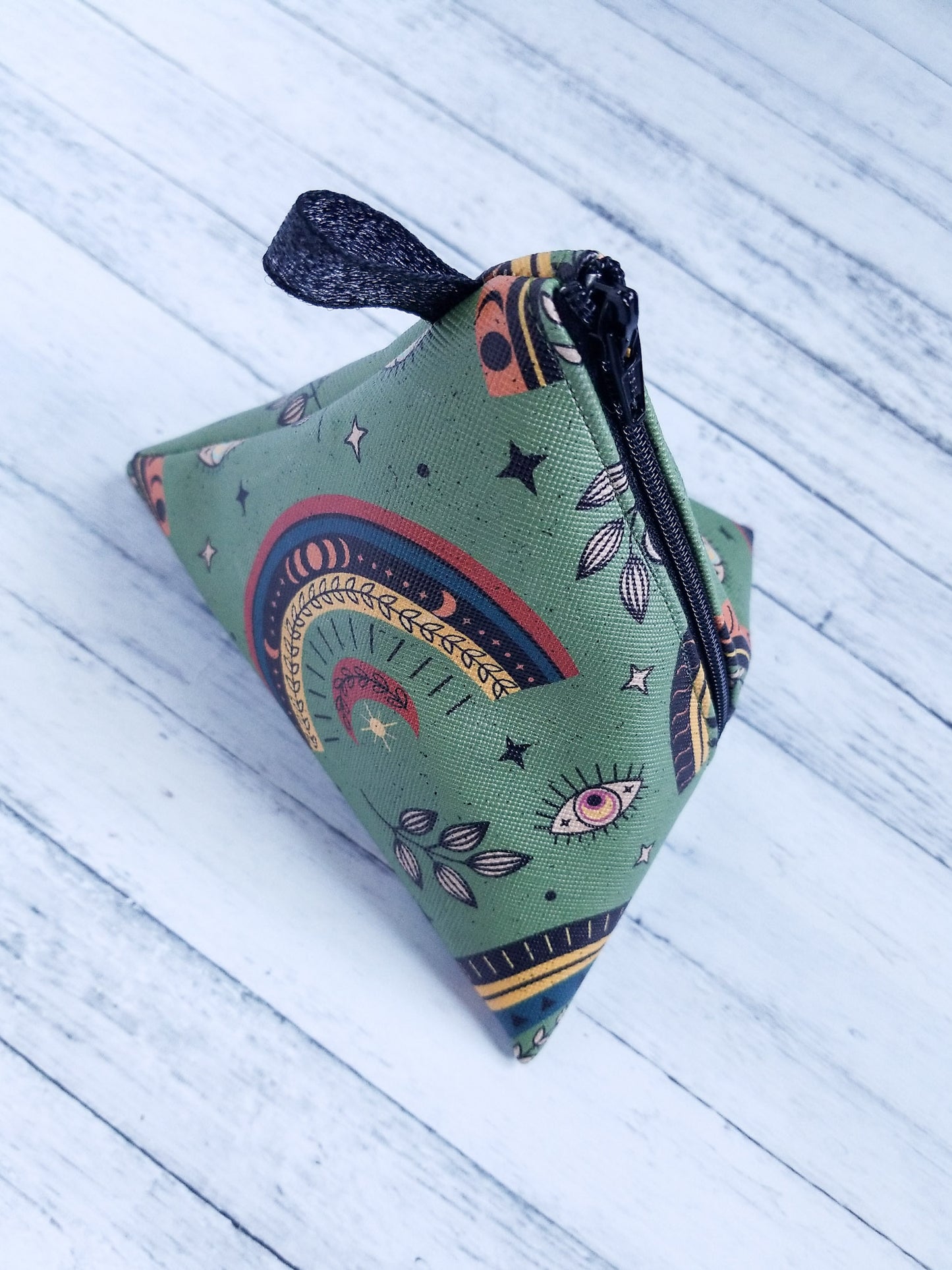 Vinyl triangle pouch