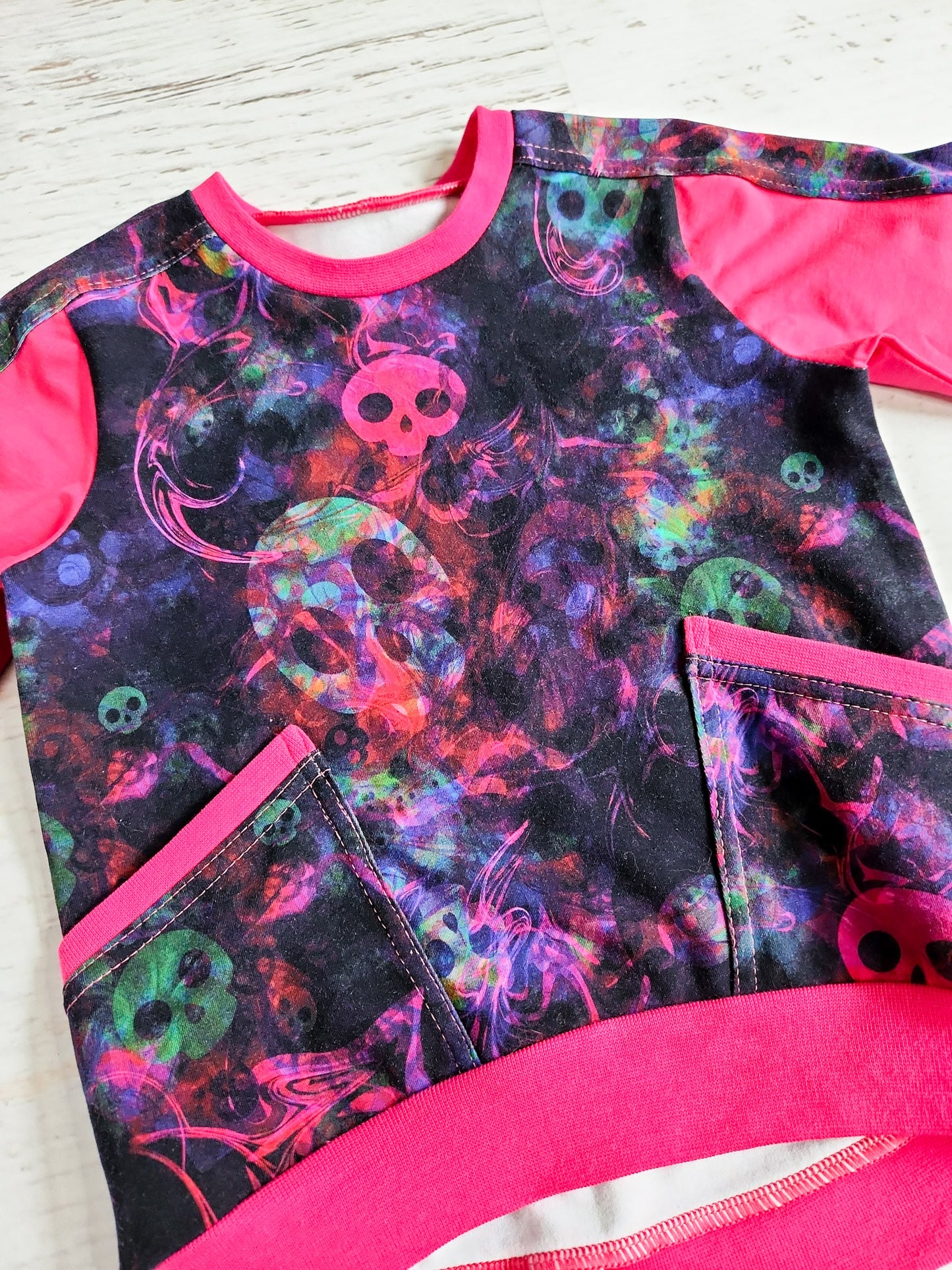 Smokey skulls tee, size 2-3t.