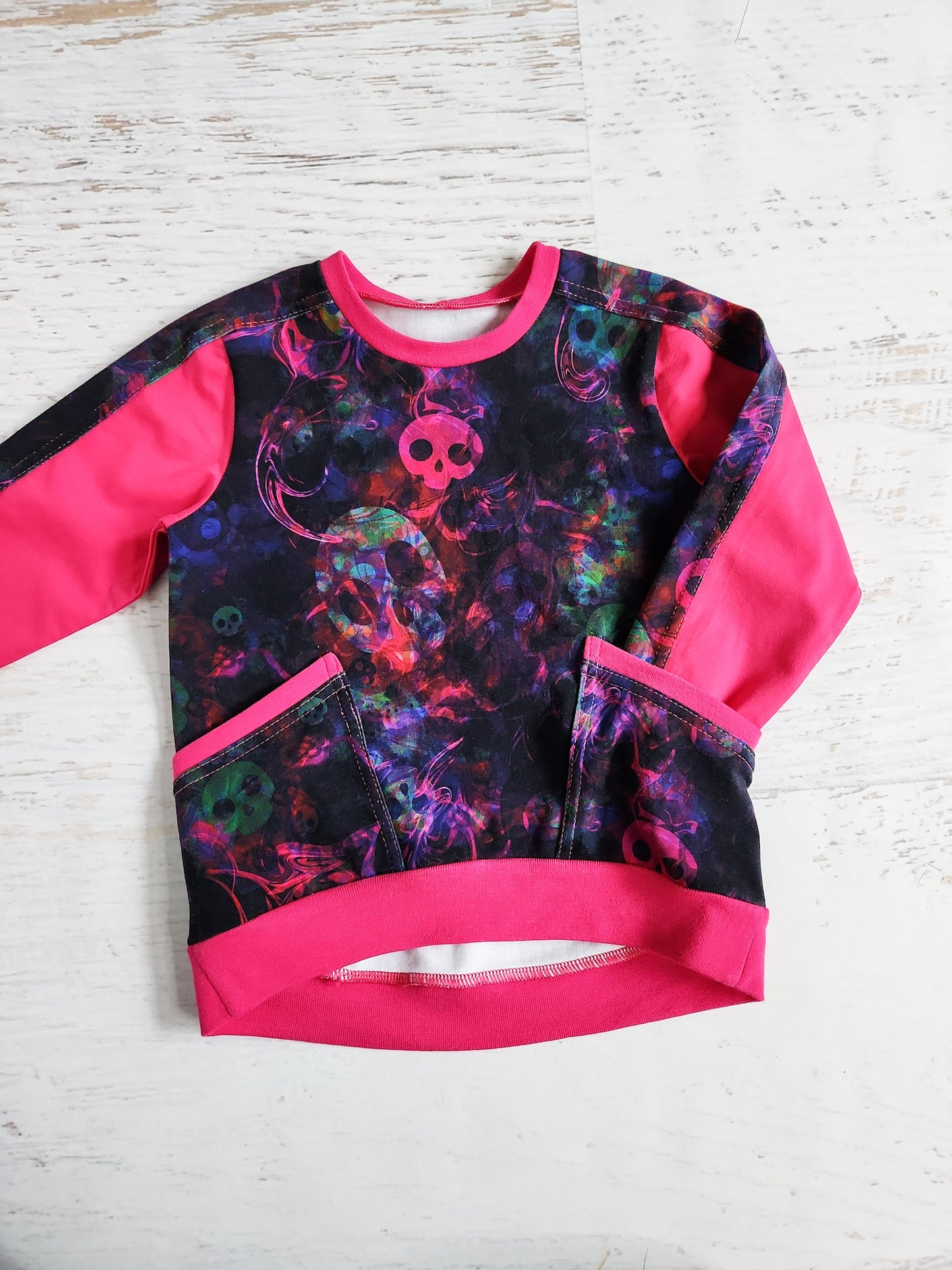 Smokey skulls tee, size 2-3t.