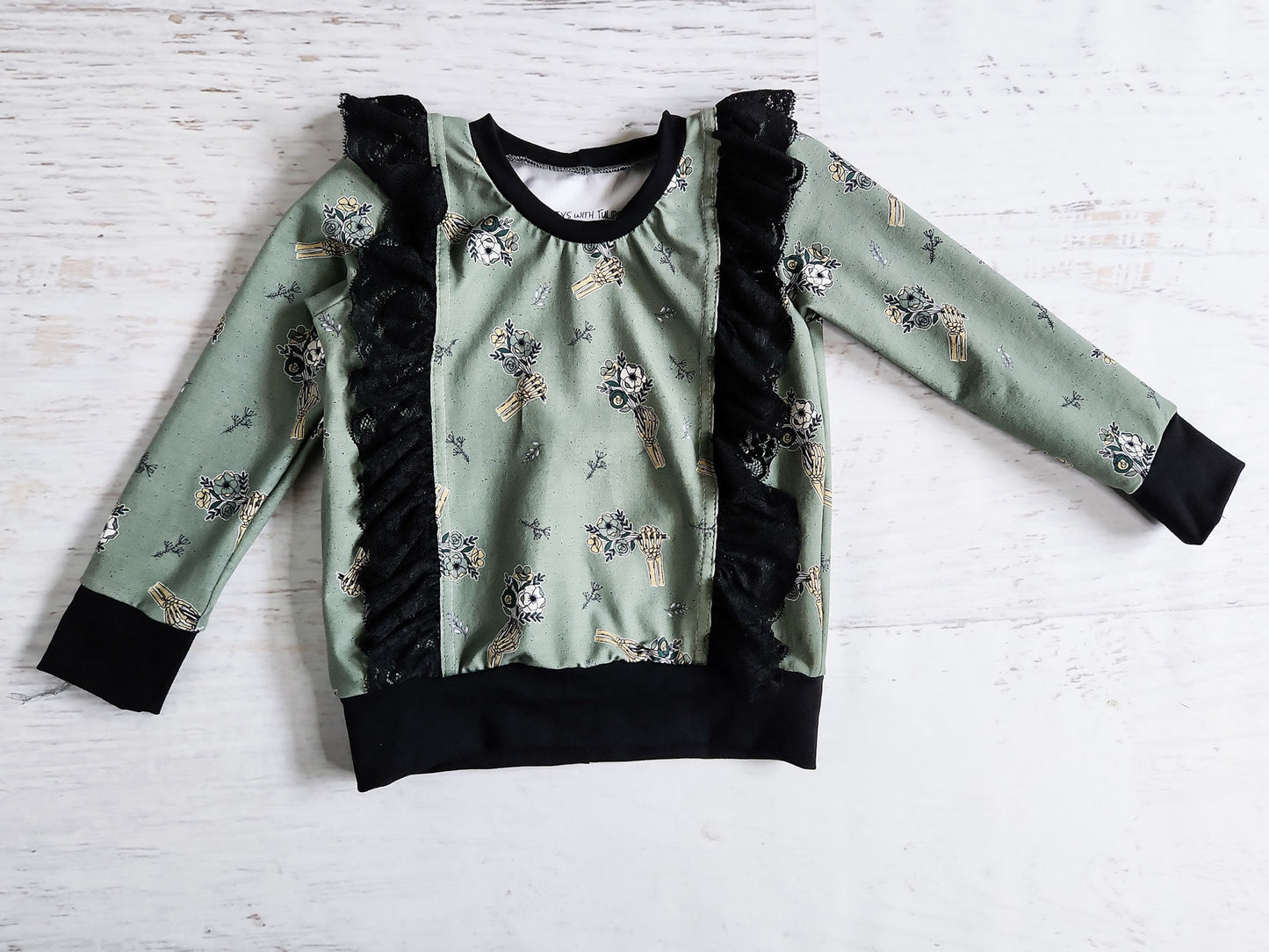 Skele hands lace trimmed tee, size 3t.