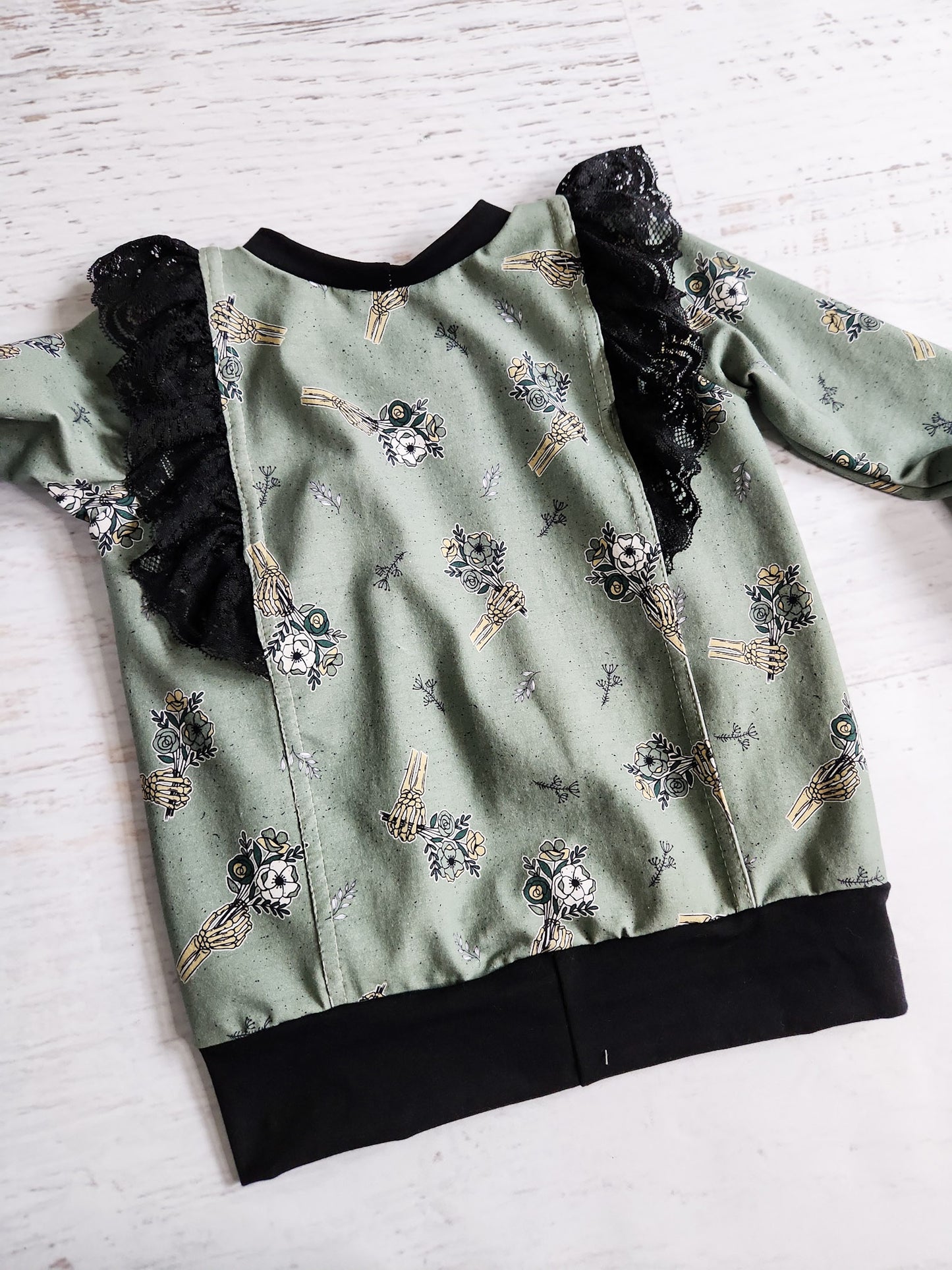 Skele hands lace trimmed tee, size 3t.